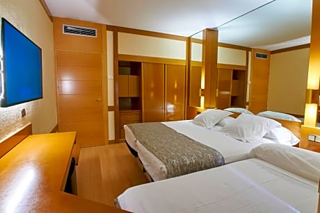 Twin Room with Extra Bed (2 Adults + 1 Child)