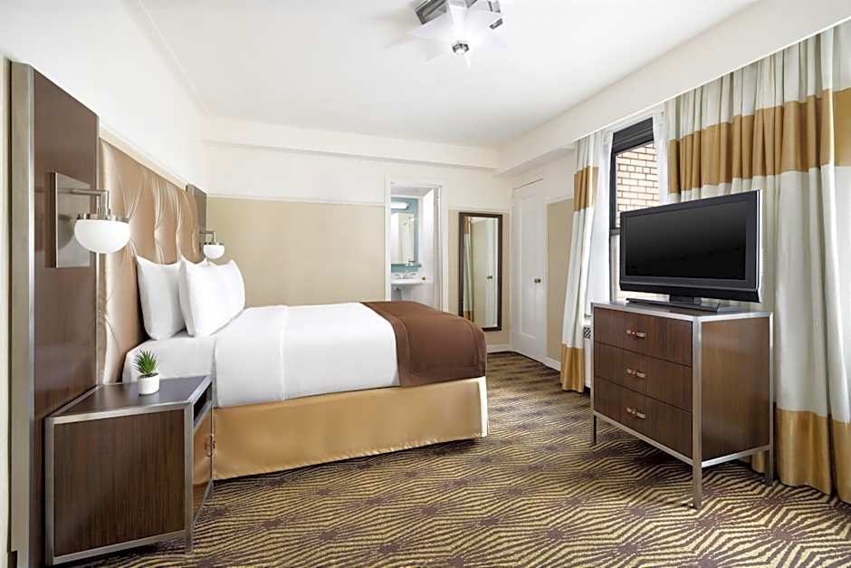  The New Yorker Hotel