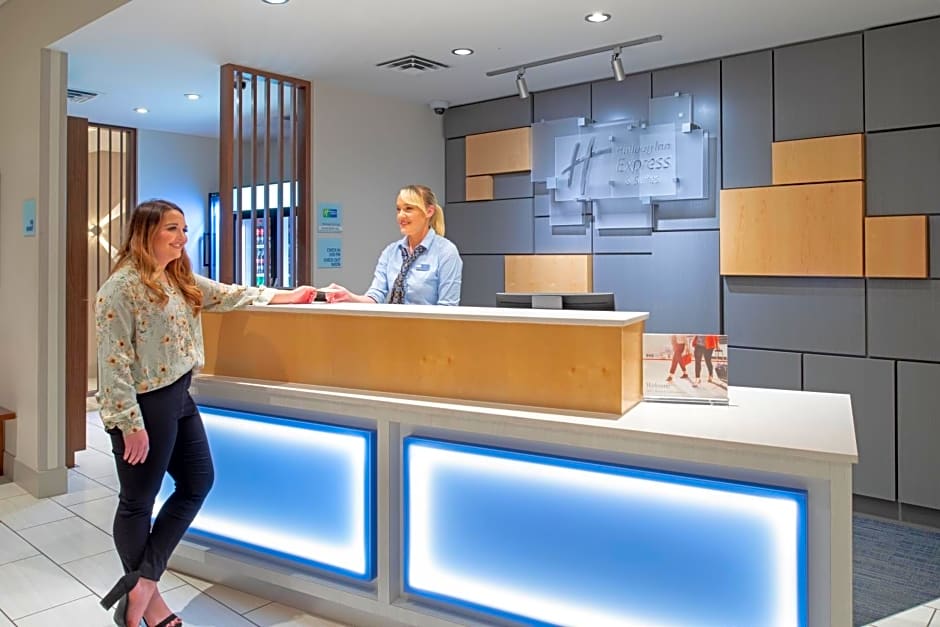 Holiday Inn Express & Suites Sterling By IHG