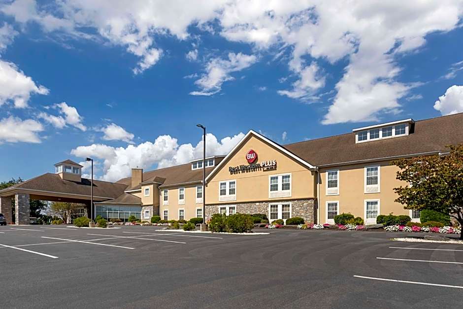 Best Western Plus Revere Inn And Suites
