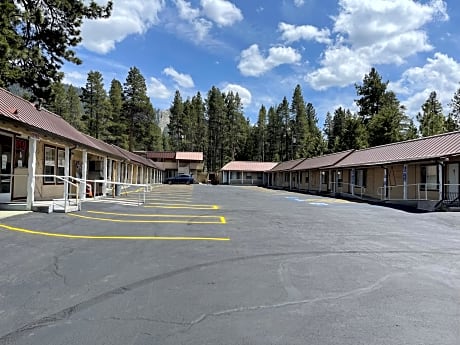 Pinewood Inn
