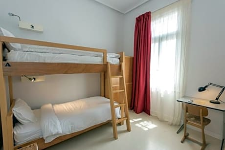 Single Bed in Deluxe 4-Bed Mixed Dormitory Room