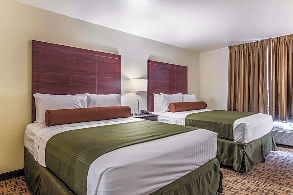 Cobblestone Hotel & Suites - Hutchinson