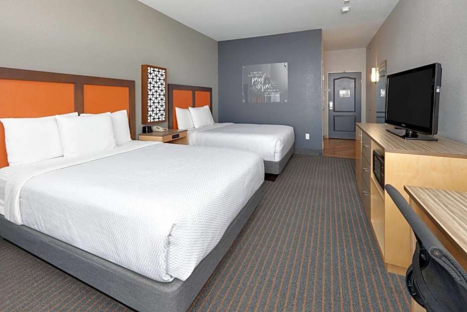 La Quinta Inn & Suites by Wyndham Dallas Love Field