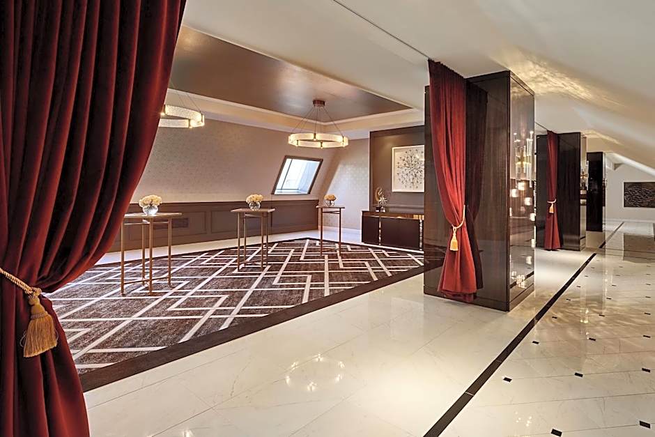 The LaSalle Chicago, Autograph Collection