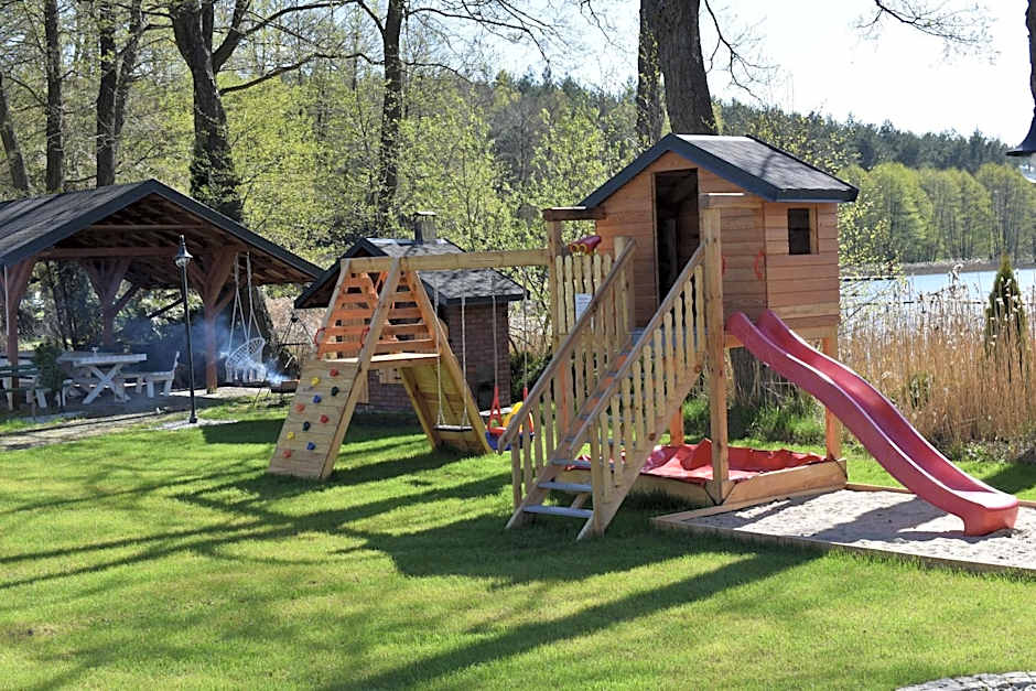 Domki nad jeziorem Kazub