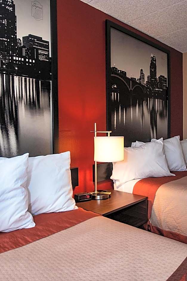Super 8 by Wyndham Brooklyn Center/MPLS