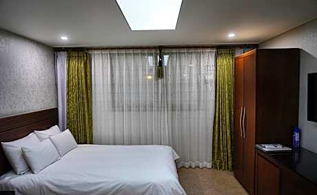Large Double Room
