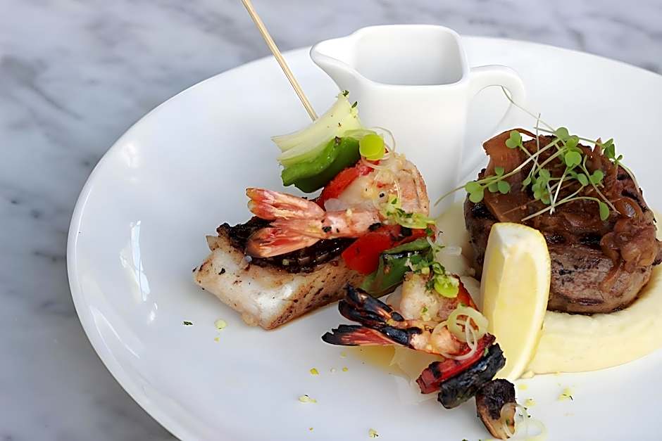 Ossotel Legian Hotel