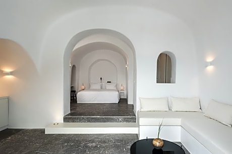 Olive Tree Suite with Plunge Pool and Caldera View