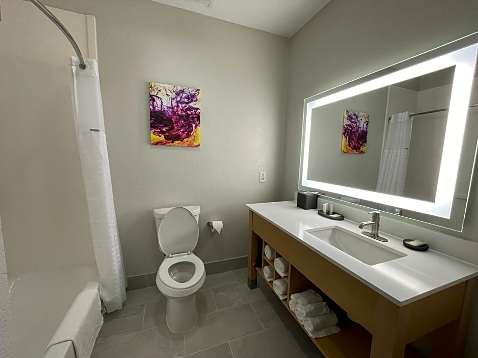 La Quinta Inn & Suites by Wyndham Augusta Near Fort Gordon