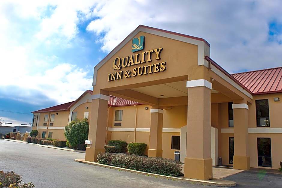 Quality Inn & Suites Pine Bluff