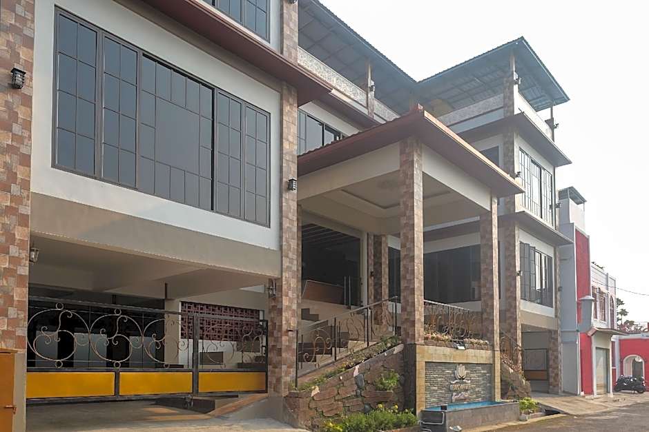 Urbanview Grand Lotus Hotel by RedDoorz