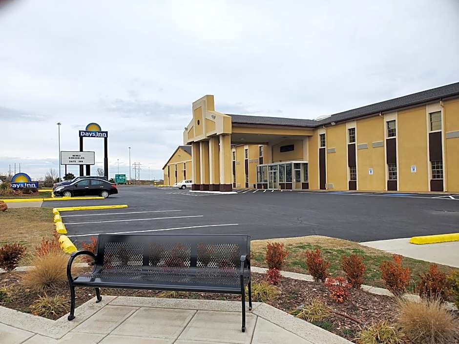 Days Inn by Wyndham Lawton