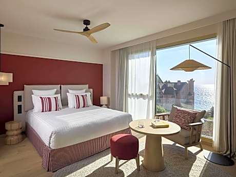 Deluxe Panoramic King Room with Ocean View