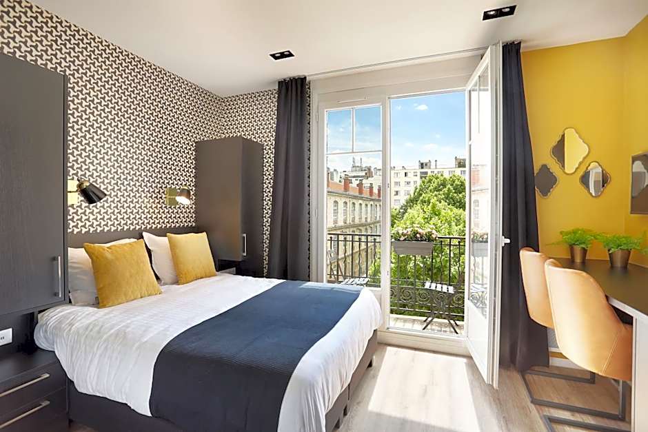 YAYS Paris Zola by Numa