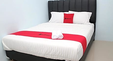 RedDoorz Syariah near Suncity Mall Madiun