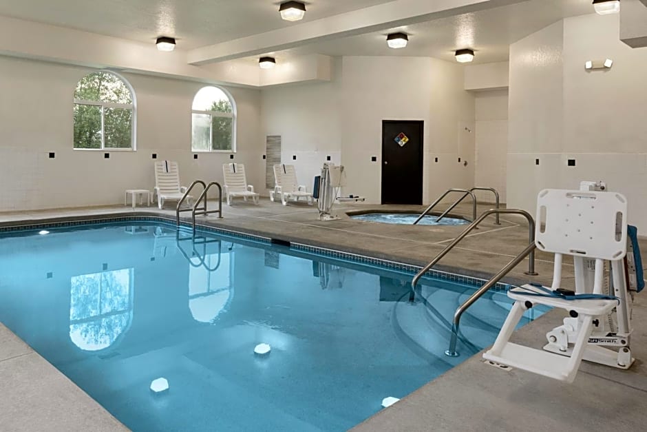 Country Inn & Suites by Radisson, Cedar Rapids Airport, IA
