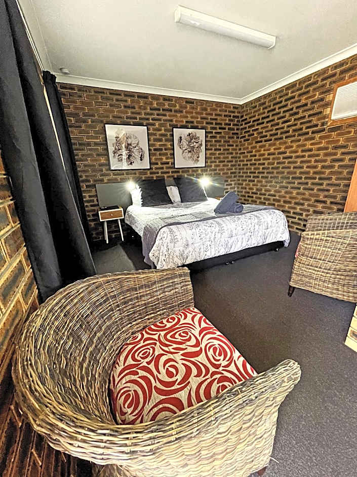 Squatters Homestead Motel