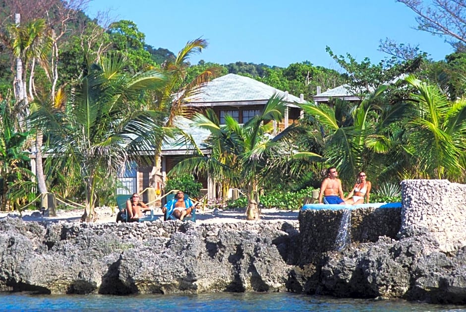Las Rocas Resort and Dive Center