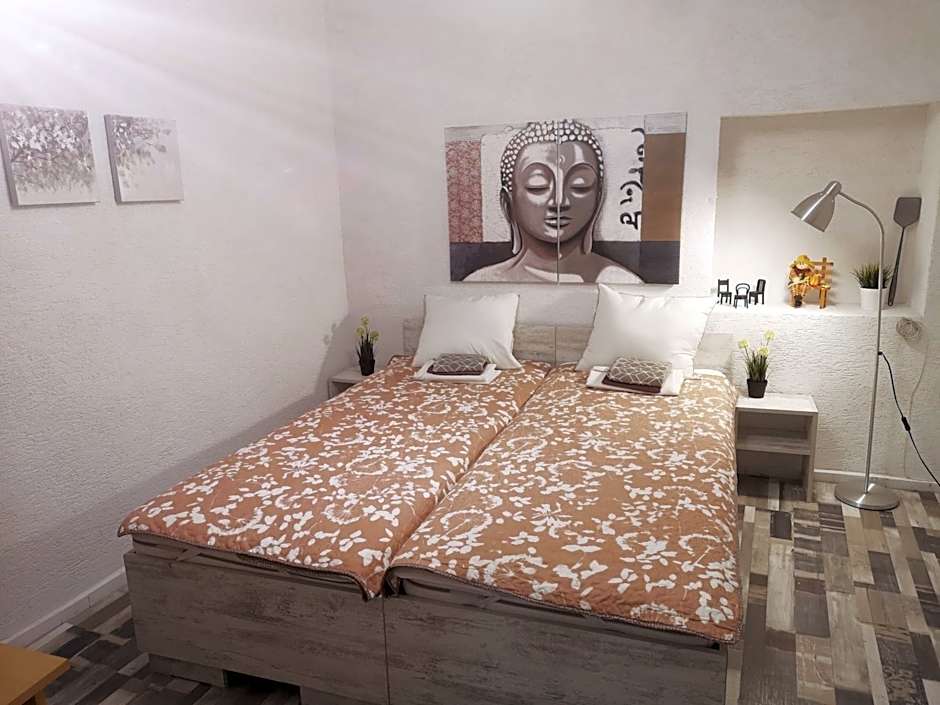 PIJAMA HOUSE - Bike & Bed