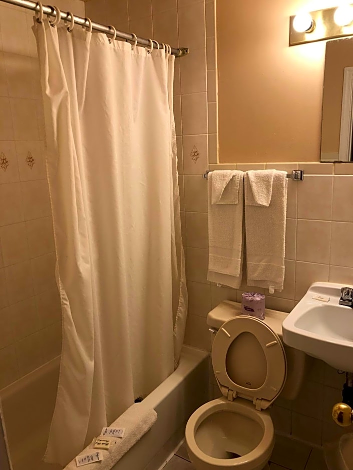Niagara Inn & Suites