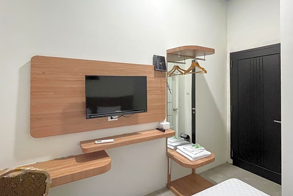 Moresto Hotel Mitra RedDoorz