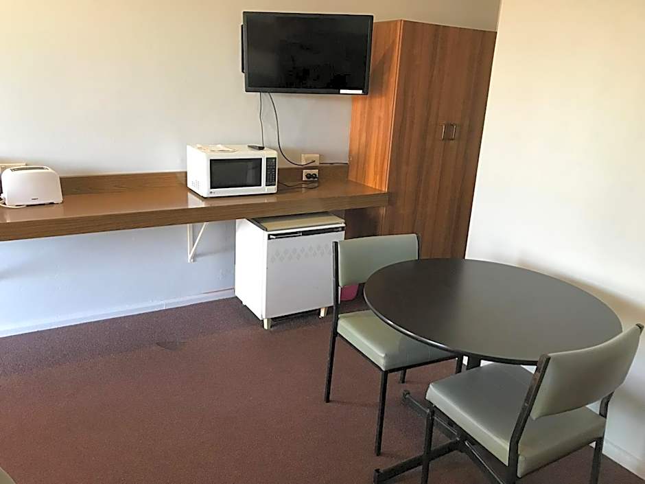 County Lodge Motor Inn