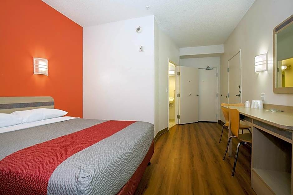 Motel 6-Brooklyn Center, MN - Minneapolis