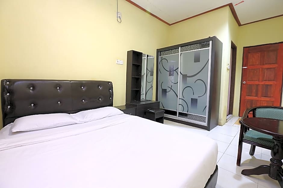 OYO 89819 Raz Hotel Kelulut