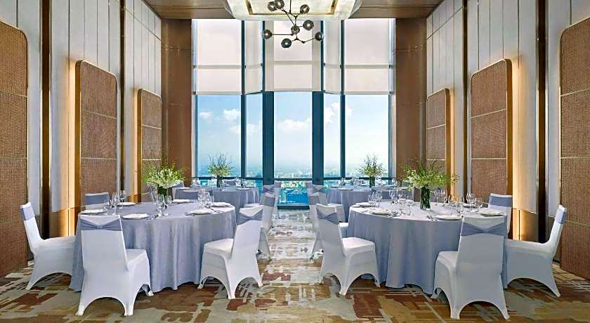 Vinpearl Landmark 81, Autograph Collection