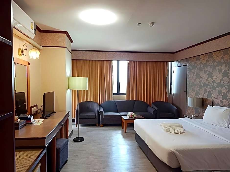 Jp Emerald Hotel