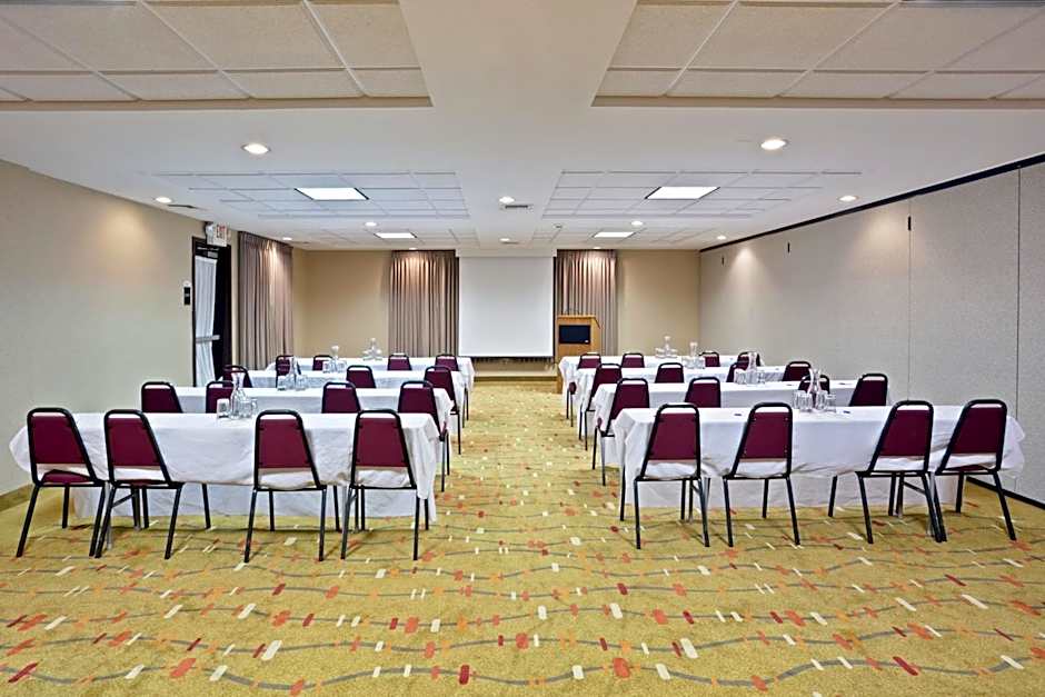 Holiday Inn Express & Suites Albany by IHG