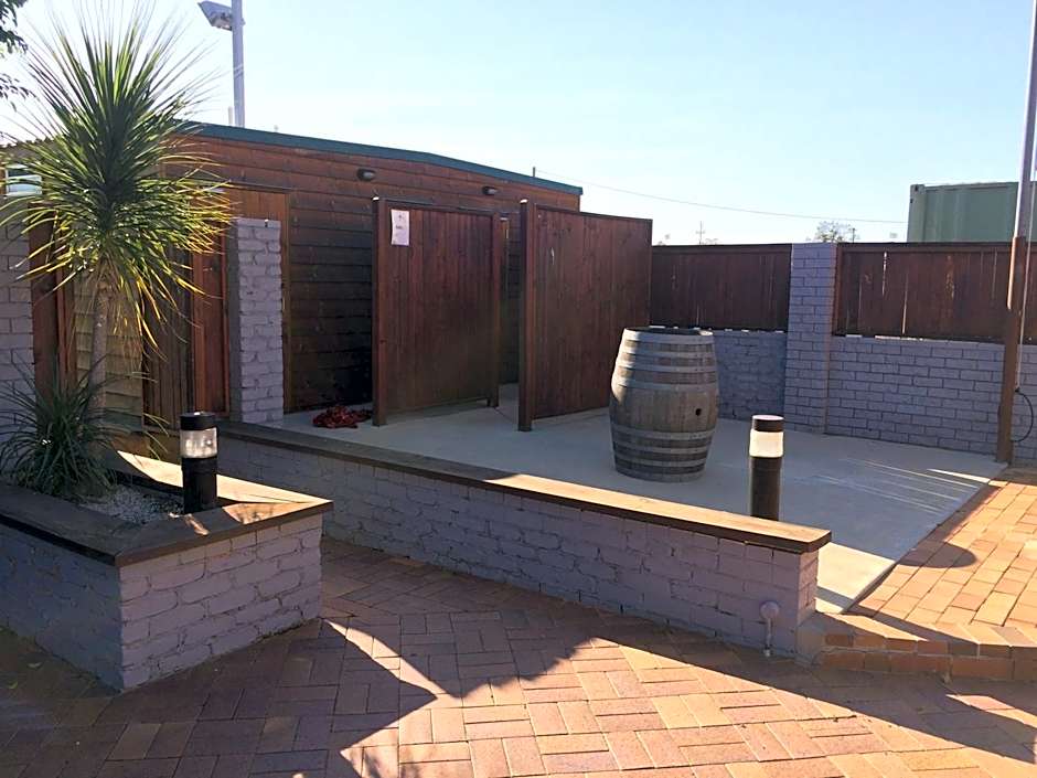 The Commercial Hotel Motel