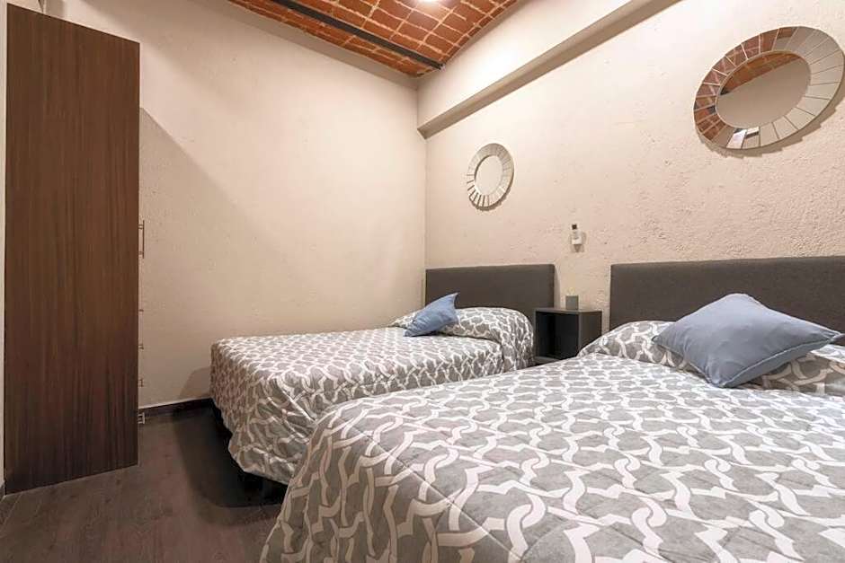 205 Zocalo Cathedral 2bdrmB 2Bath fits 10 AC Apt