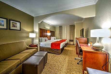 Queen Suite with Two Queen Beds