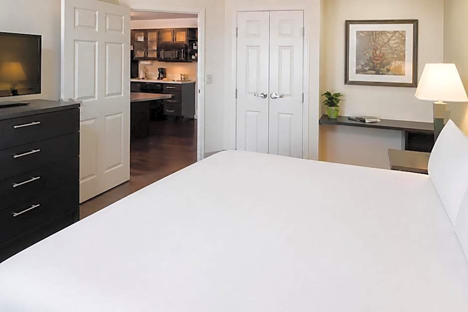 Candlewood Suites Pearl By IHG
