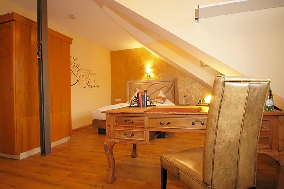 UNO Hotel Chapeau Noir - Free Parking