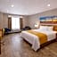 Days Inn & Suites by Wyndham Greater Tomball