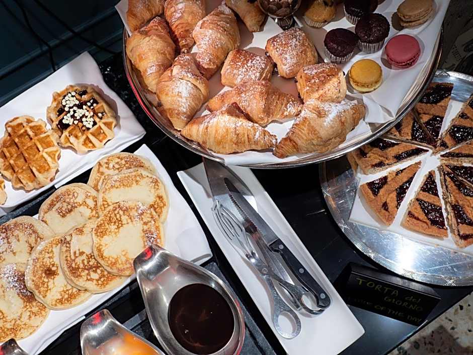 The Glam Boutique Hotel & Apt