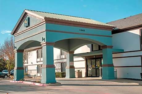 Quality Inn & Suites DFW Airport South