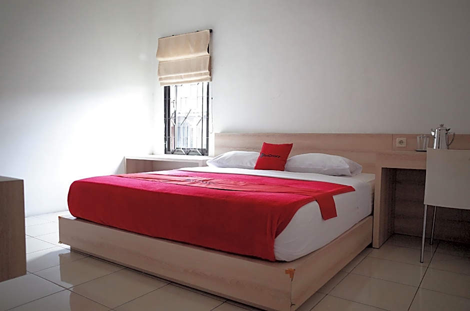 RedDoorz near Taman Kota Lapang Merdeka Sukabumi