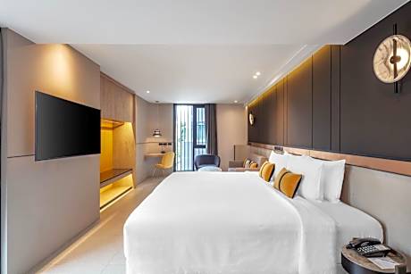 Deluxe Room 1 King Bed