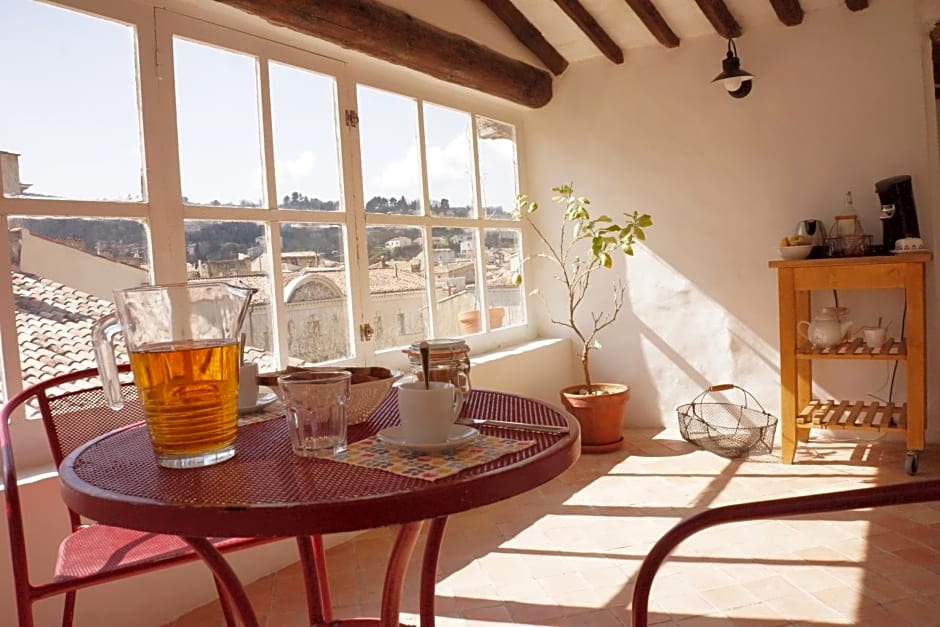 Longo Mai – Apt En Provence, UT