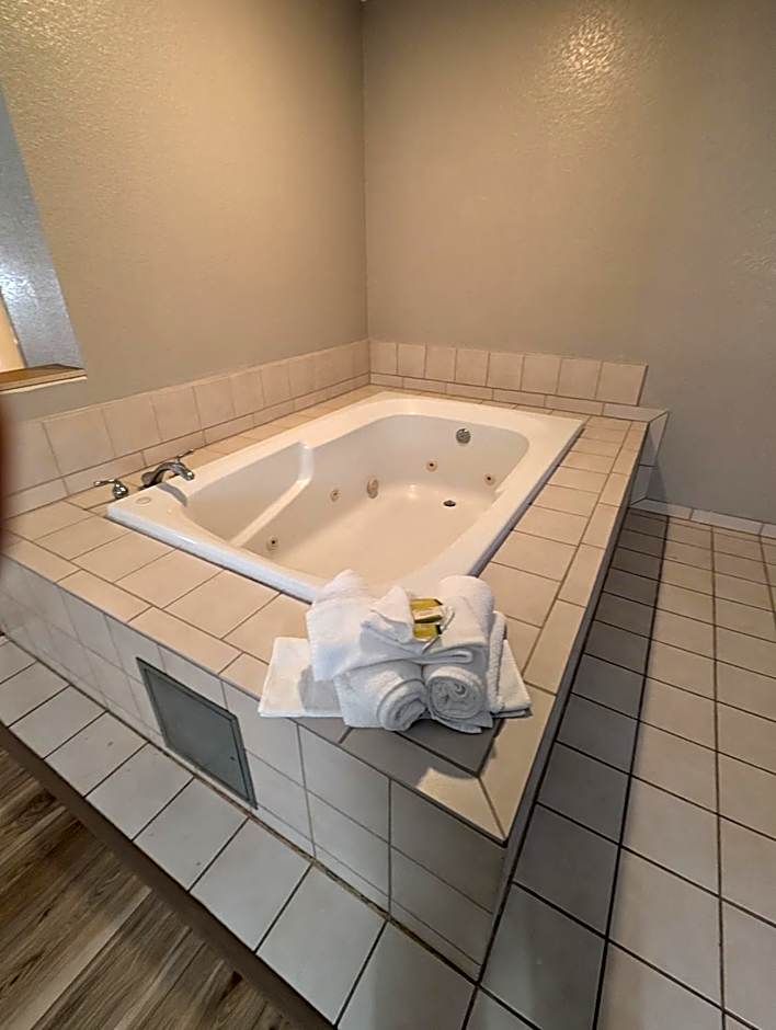 Days Inn & Suites by Wyndham Castle Rock