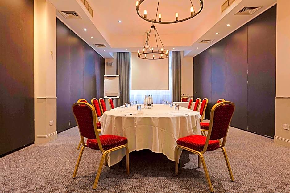 Bristol Grand Hotel By Sunday