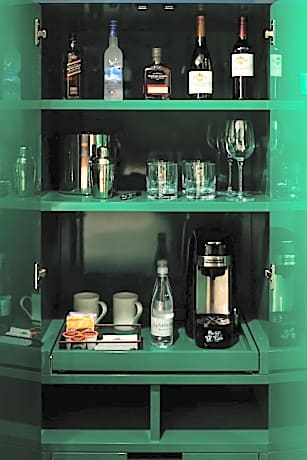 Guest room, 1 King, Partial river view