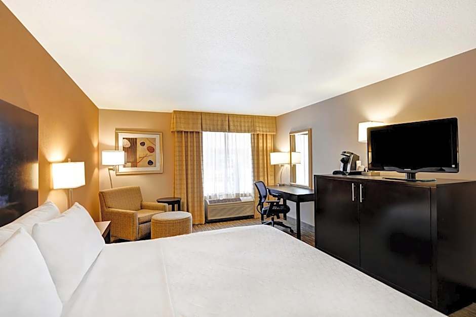 Holiday Inn Express Hotel & Suites Milwaukee-New Berlin By IHG