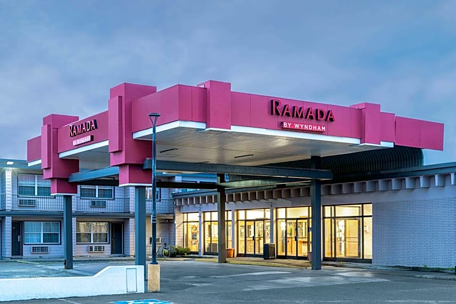 Ramada by Wyndham Thunder Bay Airlane Hotel