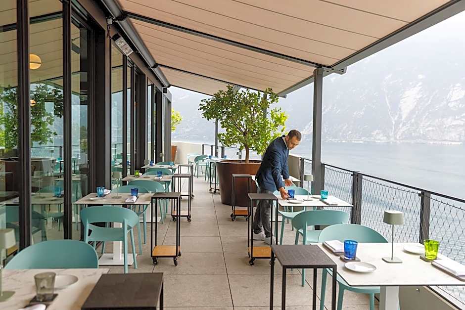 EALA My Lakeside Dream - Adults Friendly